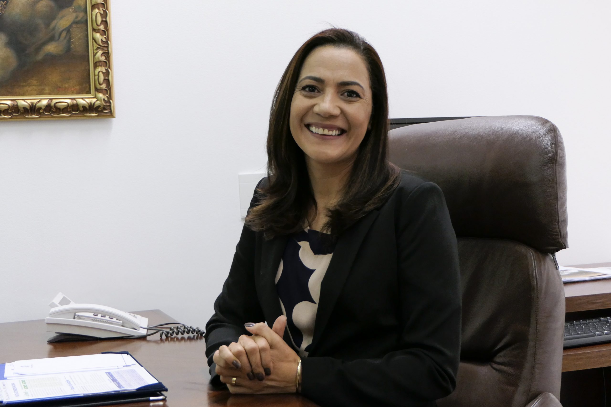 Senadora Marilza Gomes (PP-AC) em seu gabinete